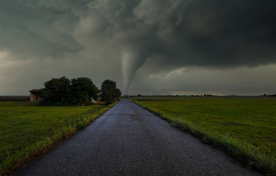 Brote de tornados deja al menos 21 muertos y devastación en varios estados featured image