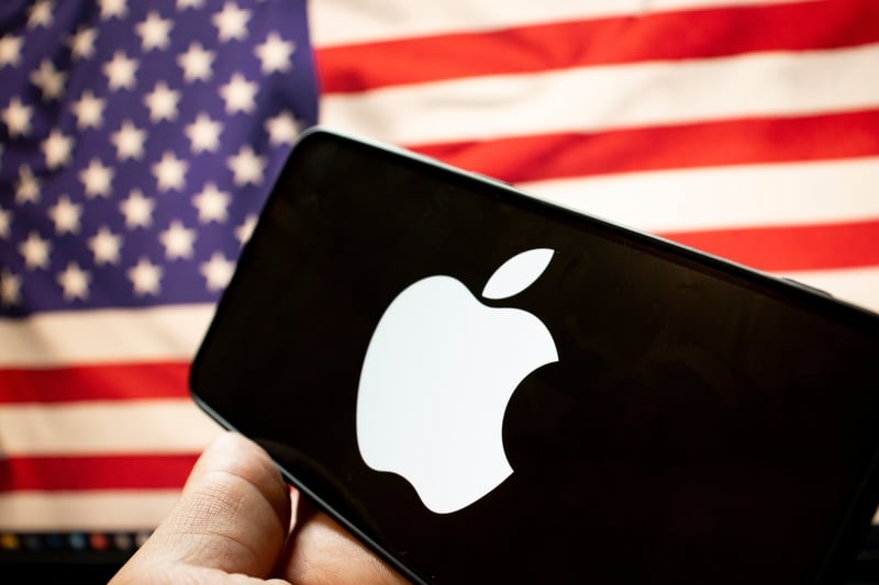 Trump lanza amenaza arancelaria contra Apple si no fabrica en Estados Unidos