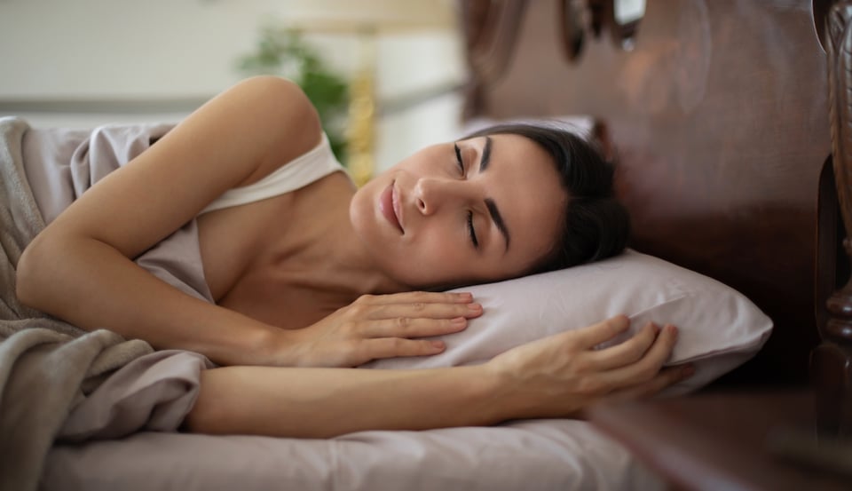 ¿Por qué es importante dormir bien y cómo mejorar tus hábitos de sueño?