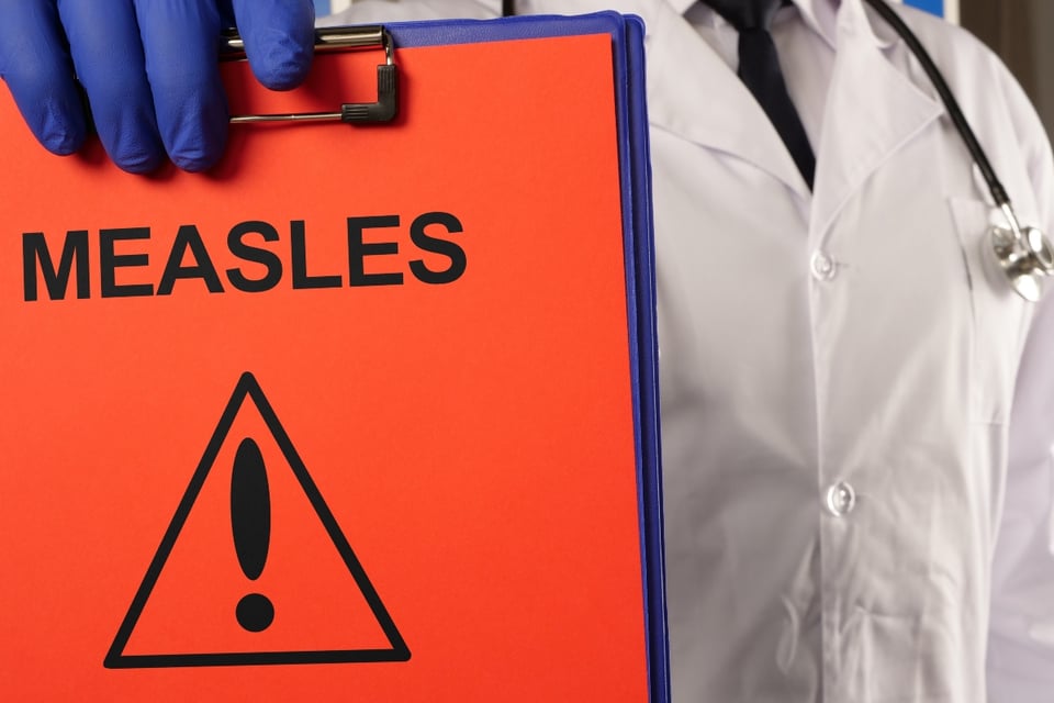Estados Unidos supera los mil casos de sarampión en 2025 y suma tres muertes