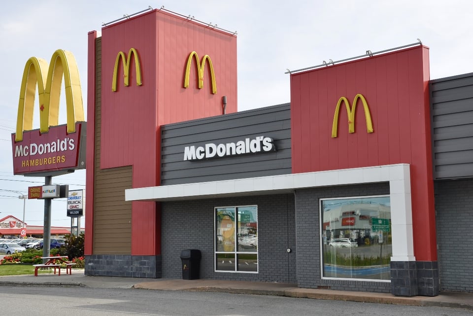 Arrestan a dos sospechosos por tiroteo mortal en McDonald’s de Clovis