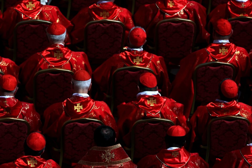 Cónclave arranca sin Papa: humo negro en el Vaticano