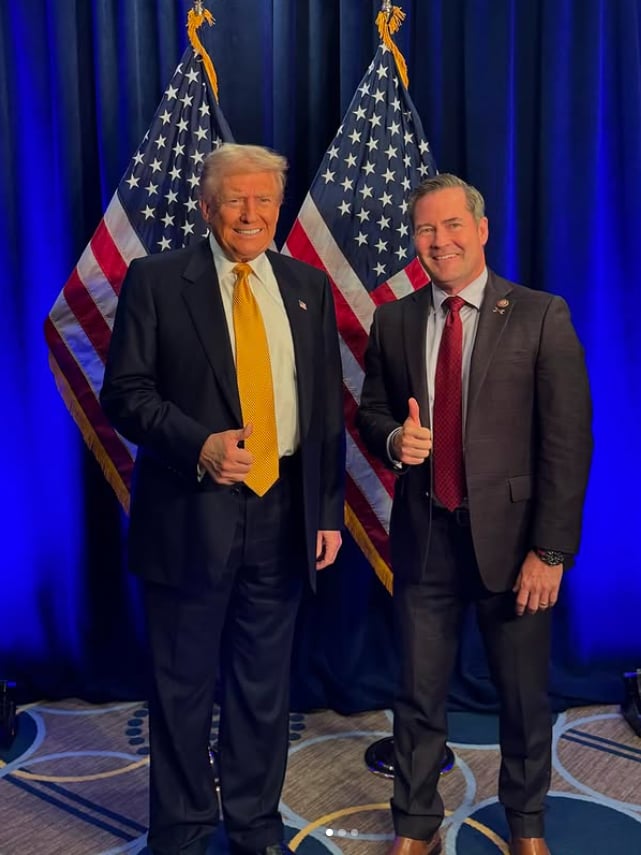 trump, mike, waltz, despedido, infiltrados