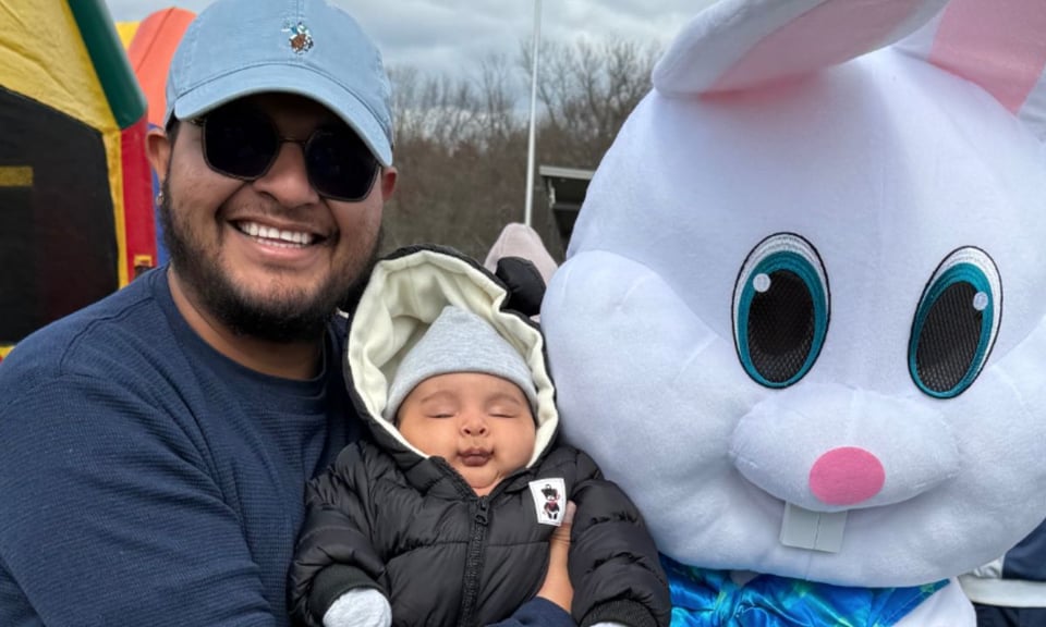 Padre de bebé de 4 meses detenido por ICE en Philadelphia; su esposa pide ayuda para seguir adelante