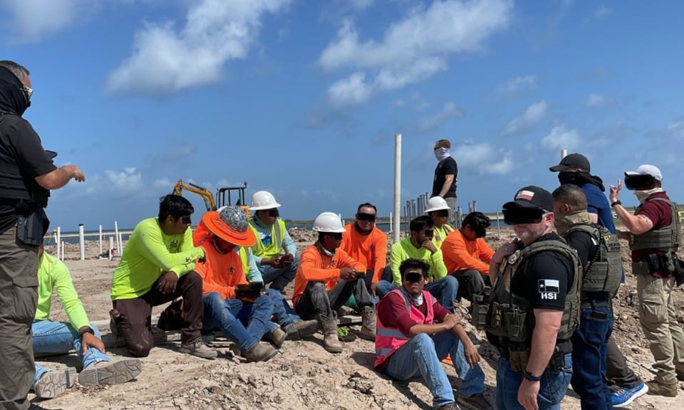ICE realiza operativo en Texas y detiene a 25 inmigrantes indocumentados featured image