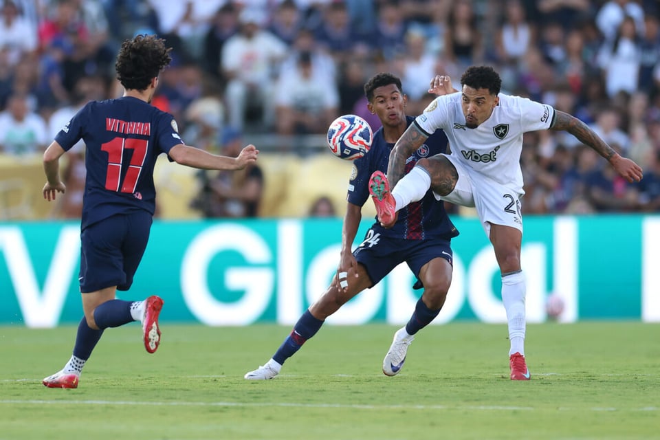 Botafogo sorprende al PSG y lidera grupo B
