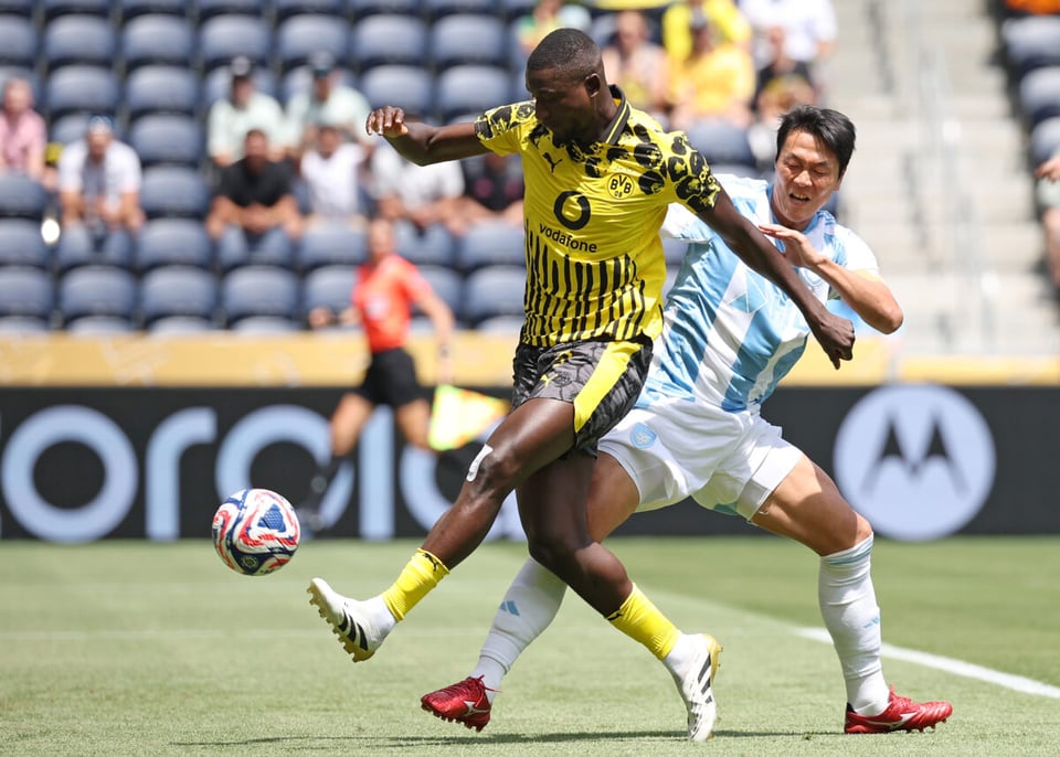 Dortmund vence al Ulsan y avanza como líder del Grupo F