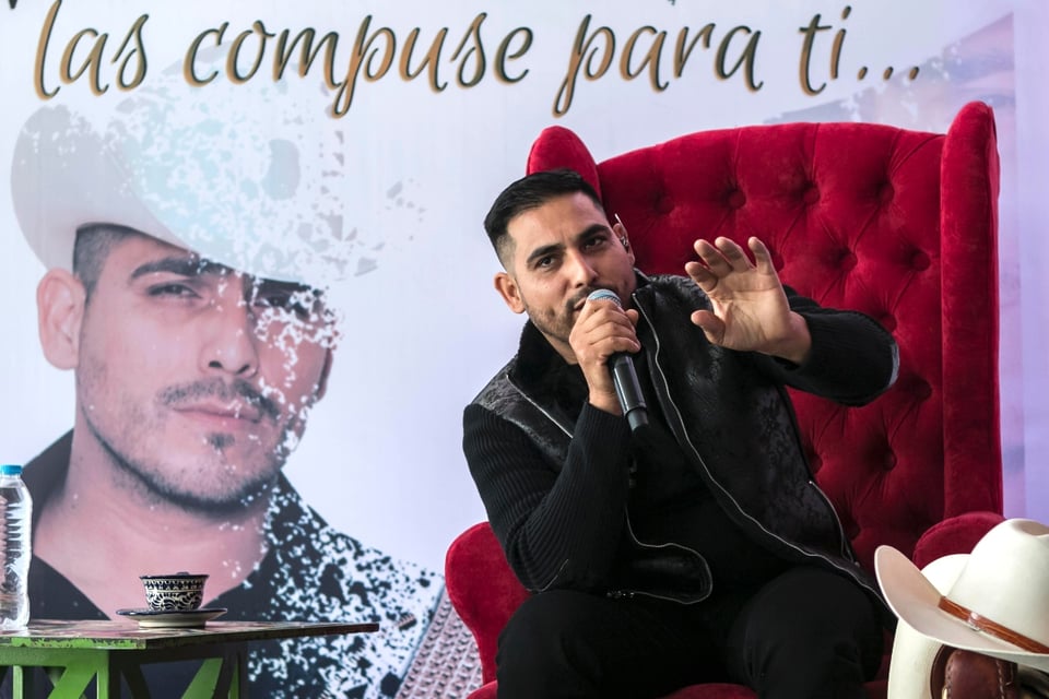 Espinoza Paz aclara situación de su visa