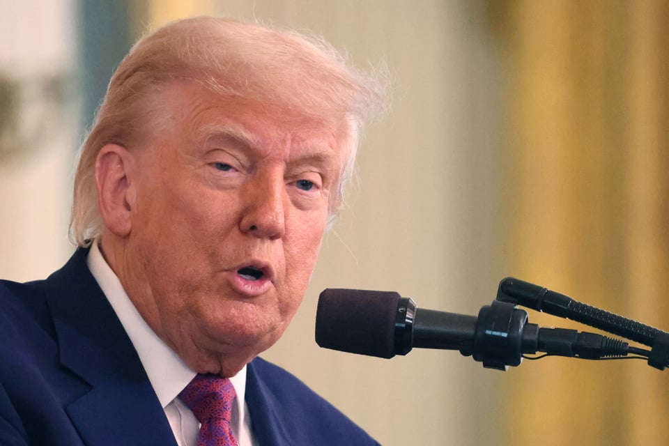 Trump acusa a Epstein de “robarle” empleadas de su espá en Mar-a-Lago
