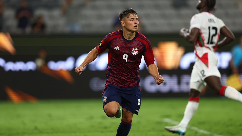 Costa Rica remonta y gana 4-3 a Surinam en la Copa Oro