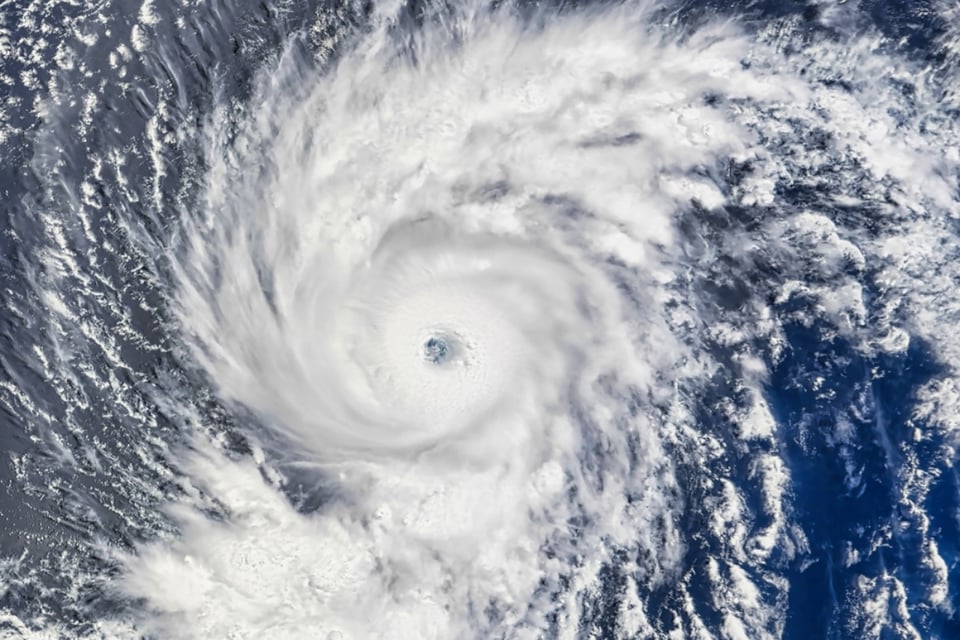 Tormenta Flossie se intensifica y causa alerta