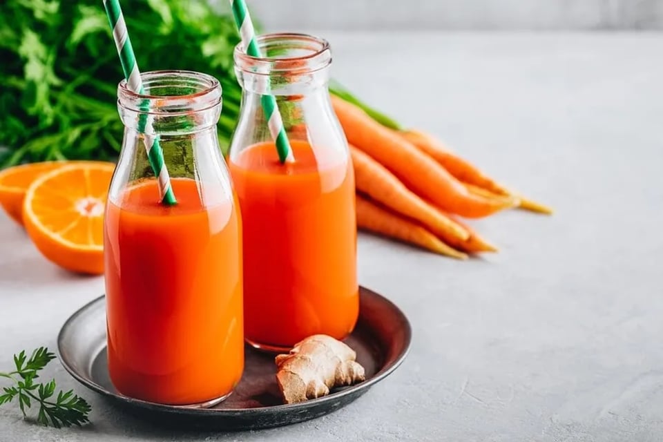 Jugo de zanahoria, el aliado ideal para preparar tu piel antes del verano