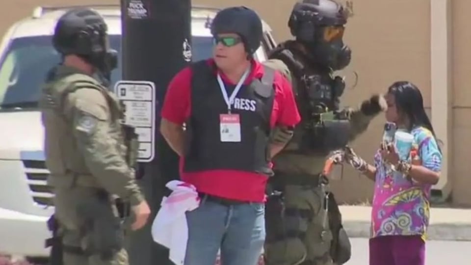 Retiran cargos contra Mario Guevara tras su arresto en protesta