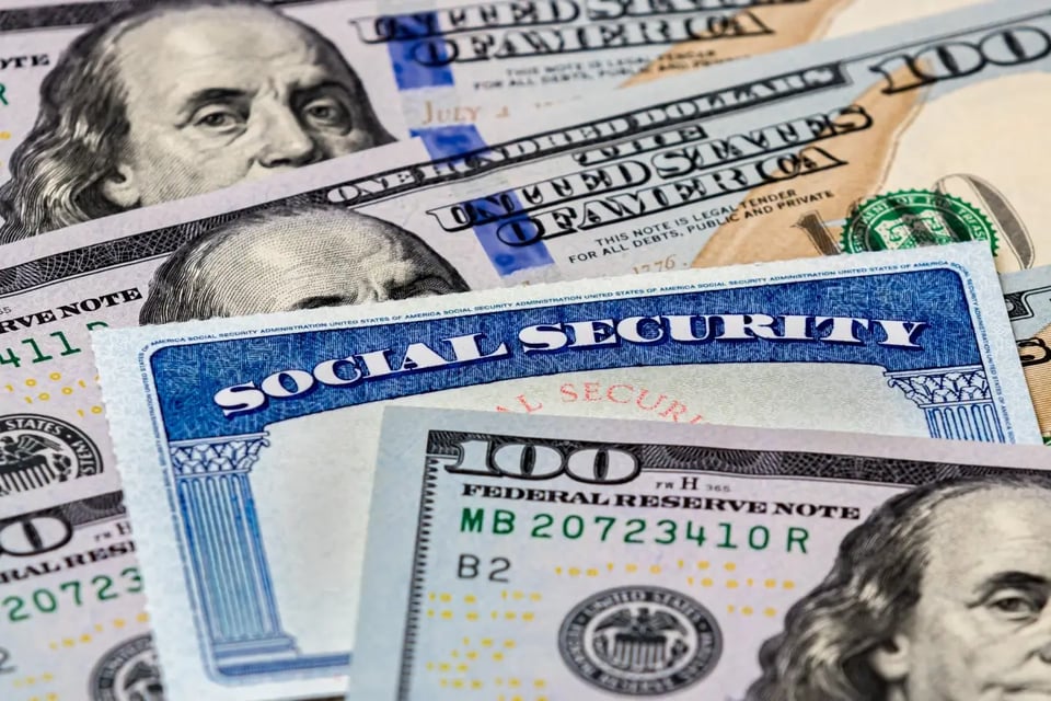 billetes de 100 dólares, seguro social