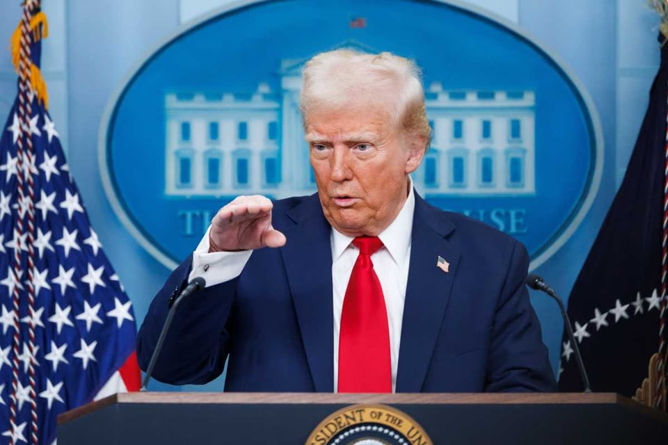 Trump presiona a la Fed: pide reducir 3 puntos las tasas de interés featured image