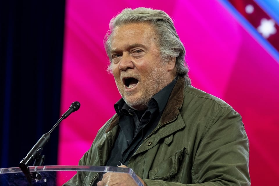 Bannon exige deportar a Musk y confiscar SpaceX