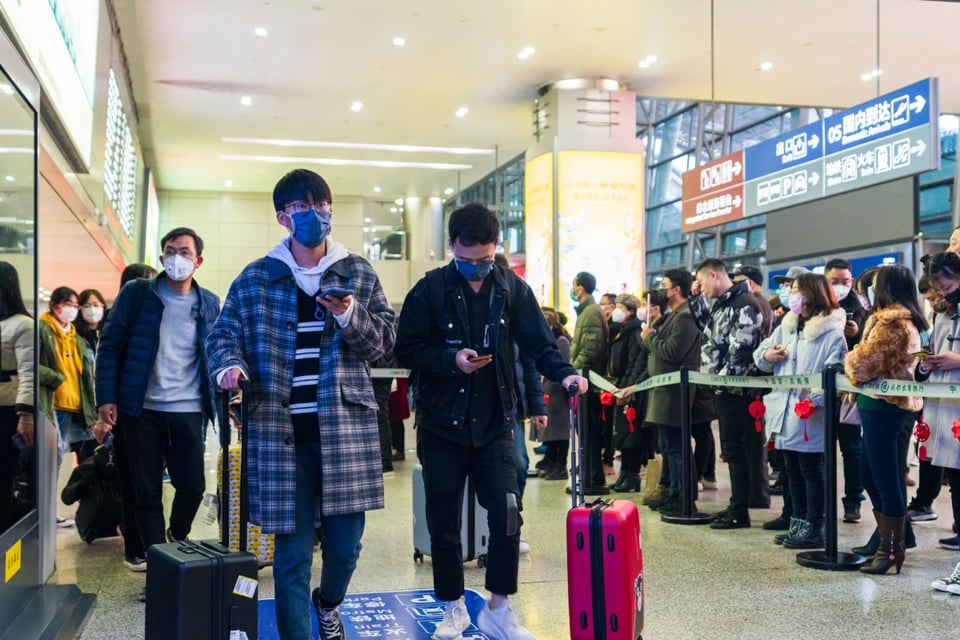 China amplía acceso sin visa mientras EE.UU. restringe a estudiantes chinos