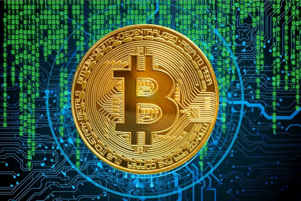 imagen de logo de bitcoin en una moneda dorada