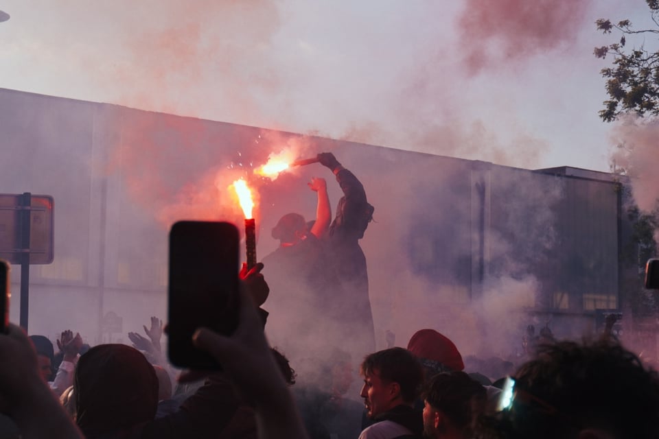 Celebración del PSG termina con disturbios, muertos y detenidos