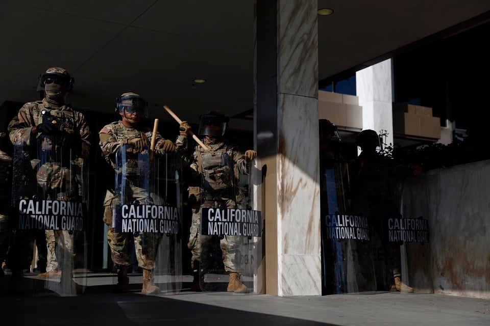 Llegan 200 marines a Los Ángeles para proteger edificios federales en medio de protestas por redadas