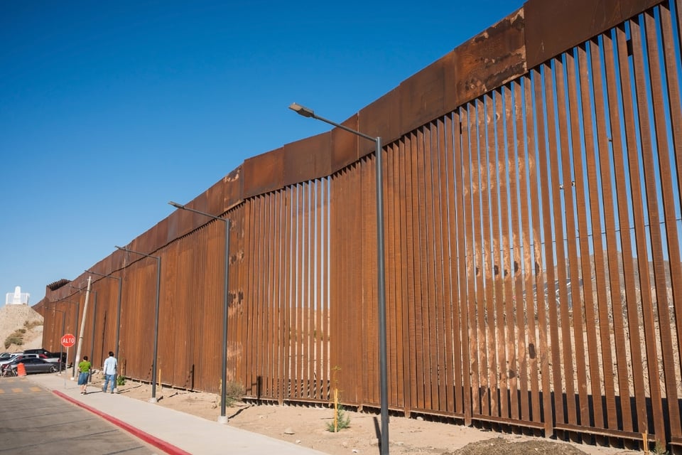 EE.UU. acelera construcción del muro con México al eliminar trabas ambientales