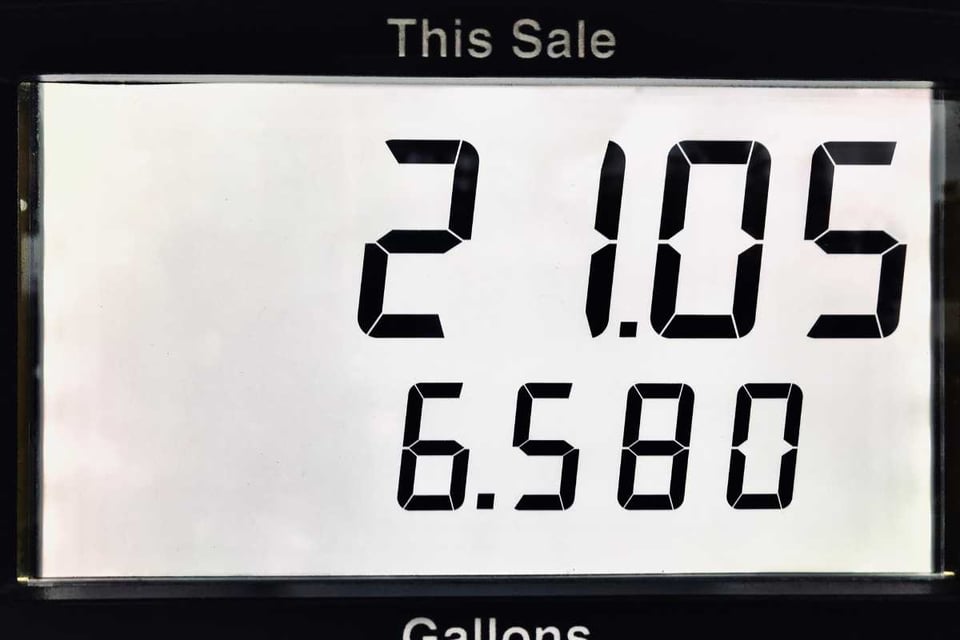 marcador de precios de gasolina en surtidor