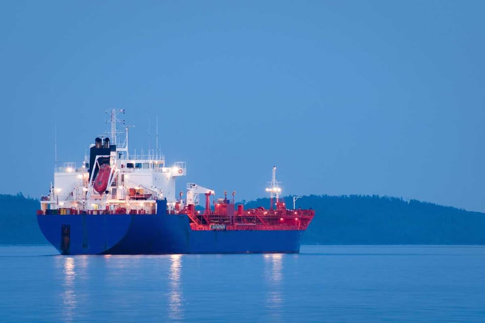 barco tanque petrolero, precios del brent