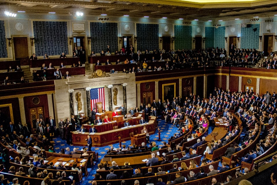 Republicanos negocian contrarreloj para salvar el plan fiscal de Trump