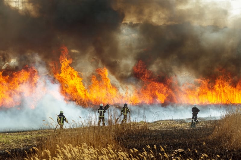Incendios forestales fuerzan evacuaciones masivas en el oeste de Canadá