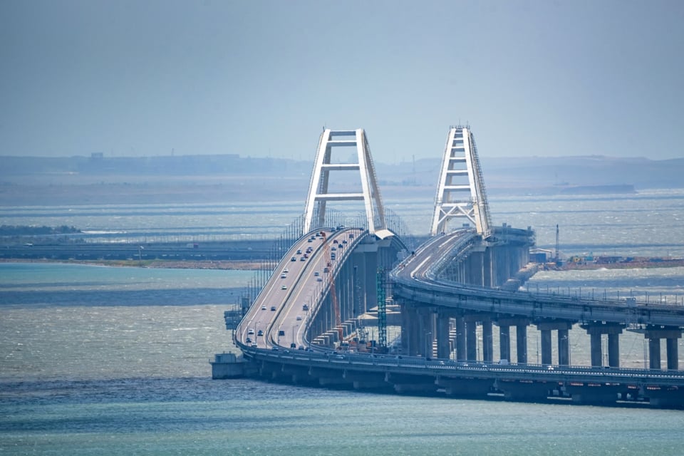 Nuevo golpe ucraniano al puente que une Rusia y Crimea