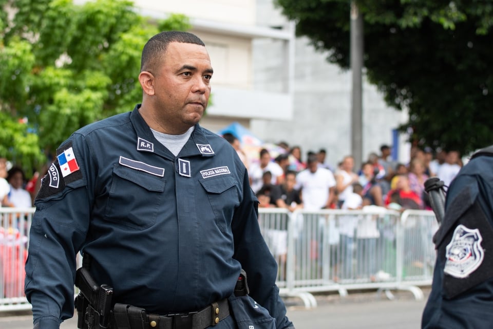 Arrestan a dos panameños por traficar migrantes venezolanos en el Darién