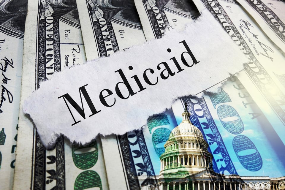 “Ataque a la América rural”: el gobernador de Kentucky denuncia el impacto de la ley fiscal de Trump en Medicaid