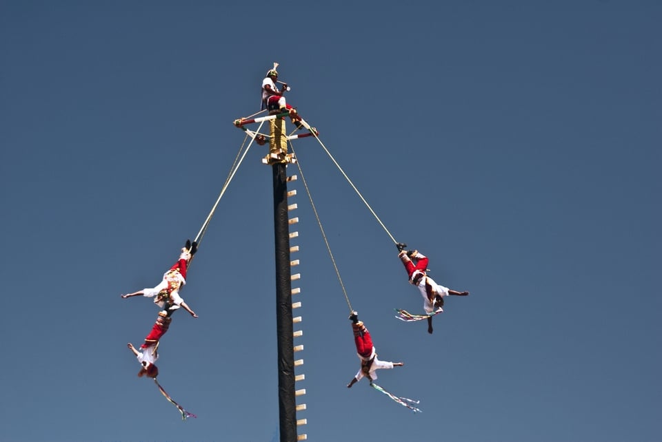 Cinco voladores de Papantla caen durante ritual en México