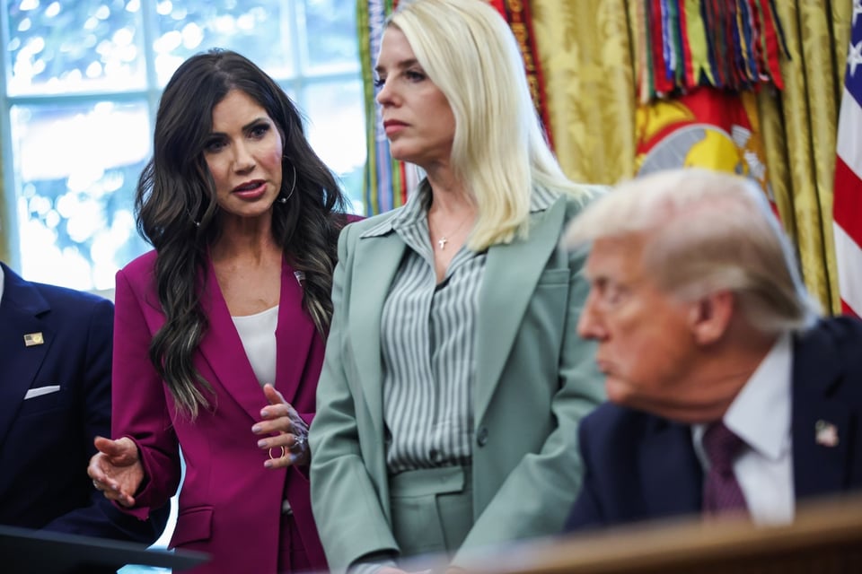 bondi, pam, trump, gobierno, destitucion, expulsion