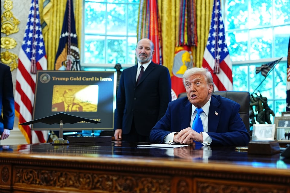 Trump anuncia fuerte aumento en visados H-1B y crea la “tarjeta dorada”
