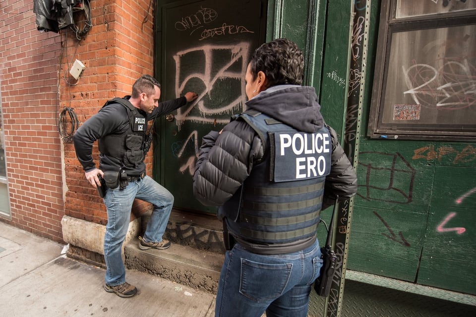 Redada en planta de Nueva York deja 57 inmigrantes detenidos