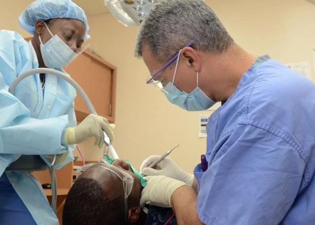 Dentista seguidora de Trump genera polémica por comentarios sobre pacientes opositores