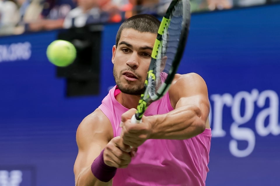 Rey de Nueva York: Alcaraz vence a Sinner 6-2, 3-6, 6-1, 6-4