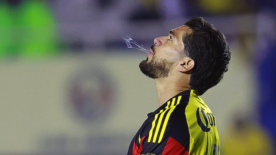 ¡Alerta en el América! Henry Martín sufre nueva lesión