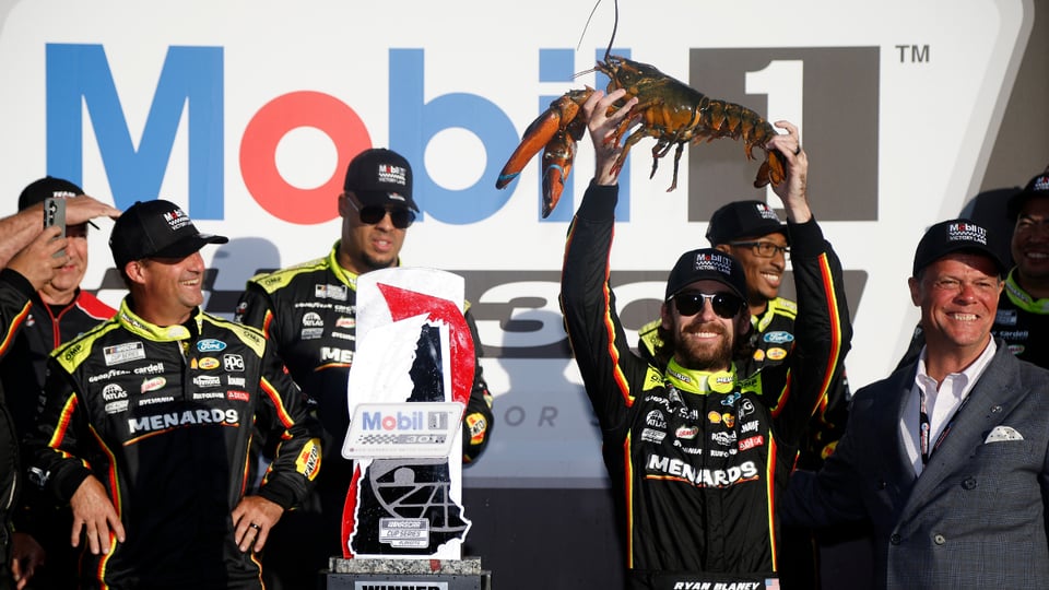 Ryan Blaney gana en NHMS y asegura su lugar en la penúltima ronda de playoffs