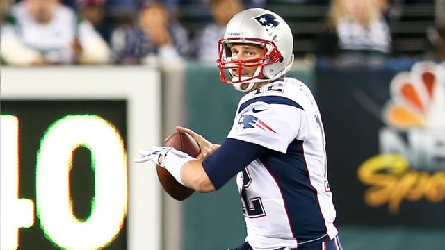 Tom Brady sale del retiro para volver a jugar