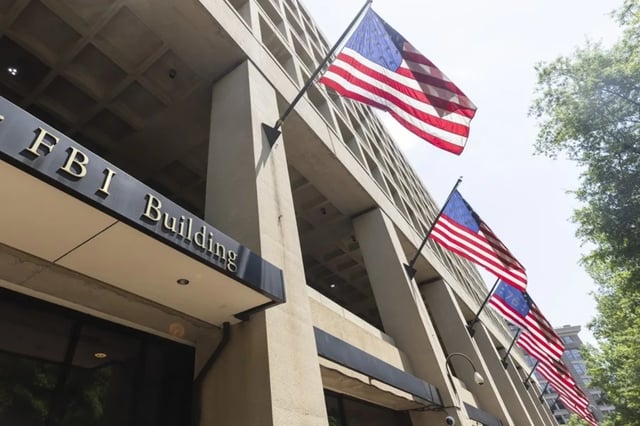 FBI despide a agentes que se arrodillaron durante protestas por George Floyd