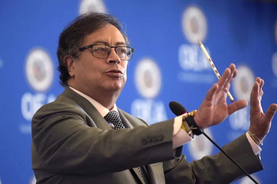 Petro responde a la revocación de su visa: asegura que puede entrar a EE.UU. sin ella y marca límites a Trump