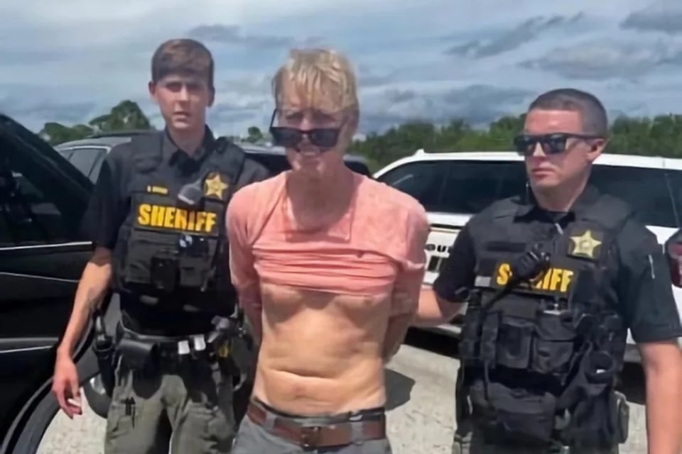 Acusado de intentar asesinar a Trump intenta apuñalarse tras veredicto de culpabilidad