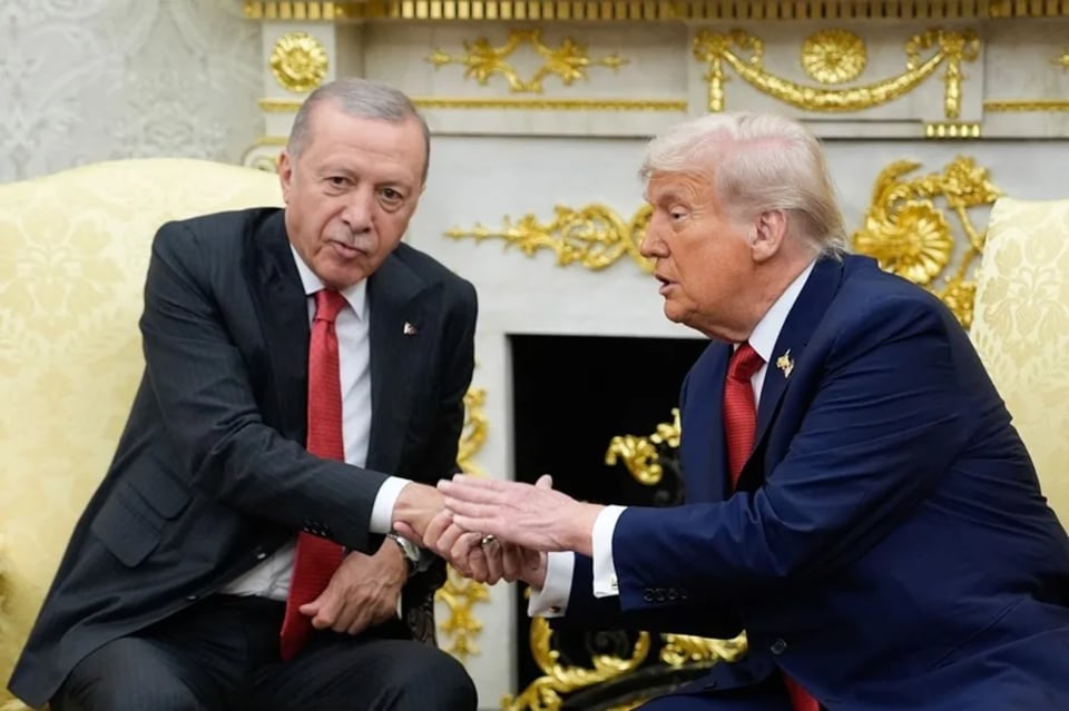 Trump pide a Turquía dejar de comprar petróleo ruso