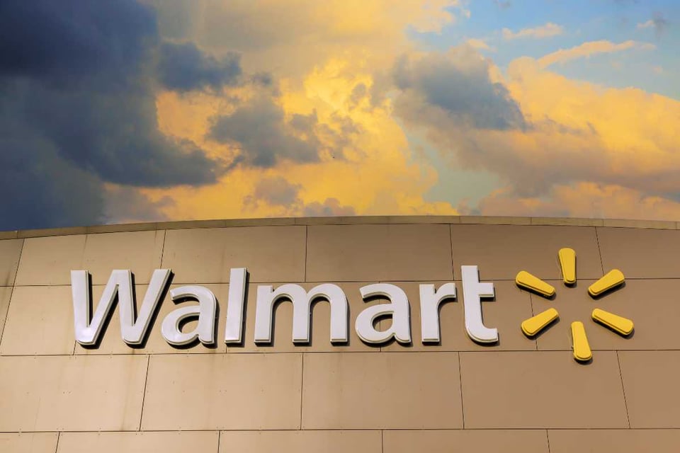 Walmart sube precios, cierra tiendas…¿los aranceles de Trump están detrás de esto?