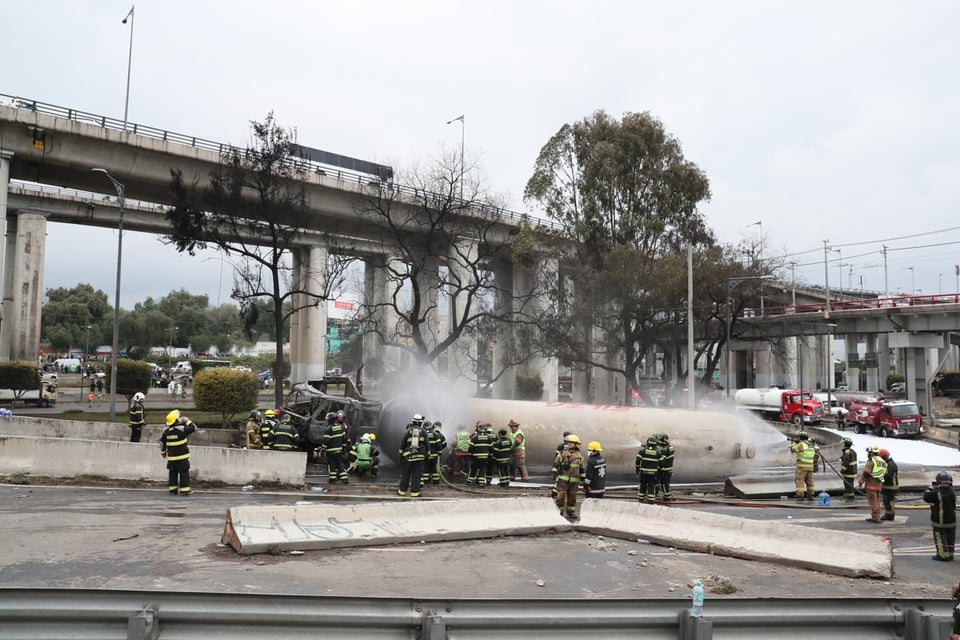 Explosión de pipa de gas en México deja tres muertos y 70 heridos