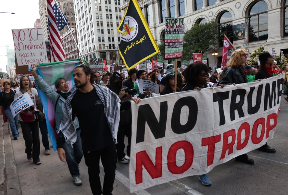Enfrentamientos frente a ICE en Chicago durante protesta contra ‘Operación Midway Blitz’