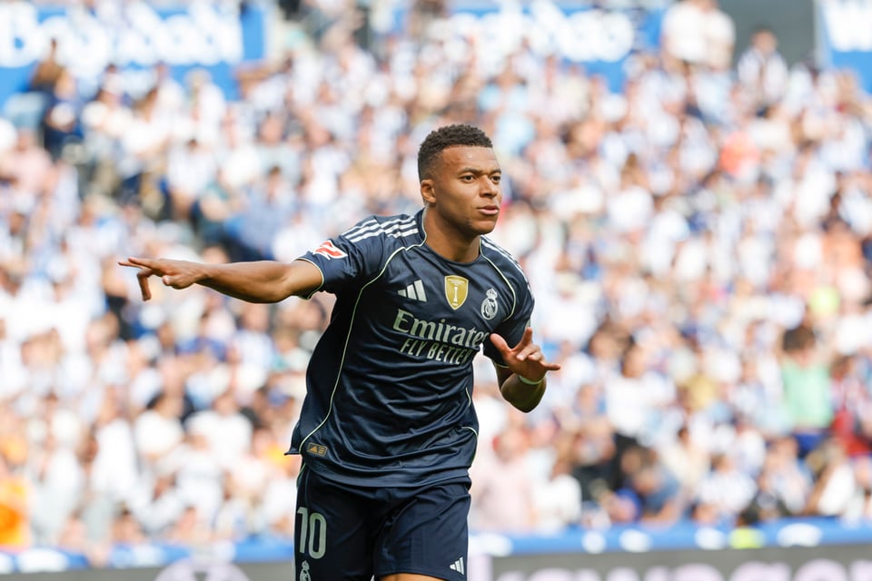 Kylian Mbappé sufre esguince de rodilla