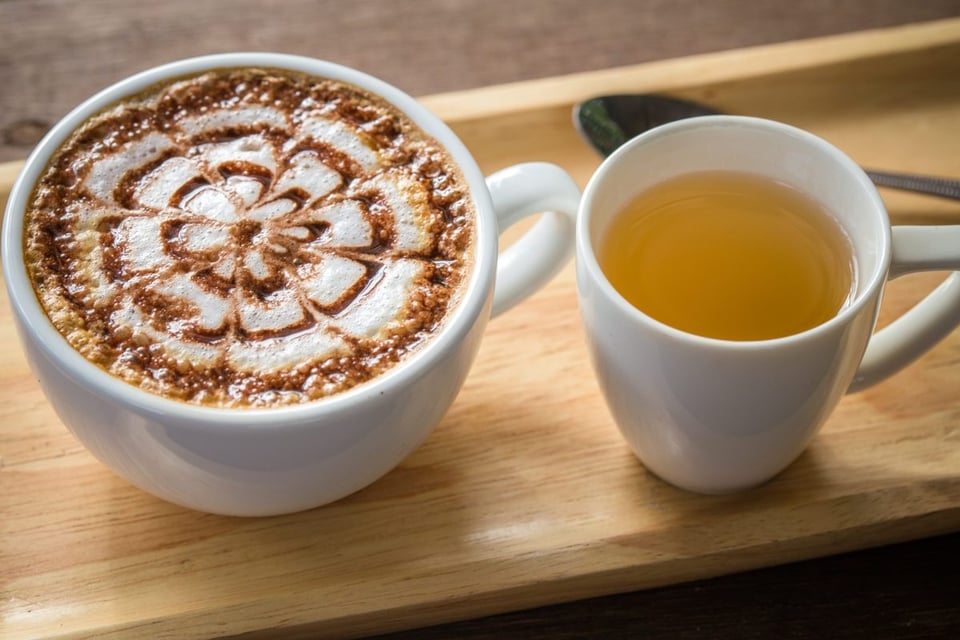 cafe, te, versus, beneficios, riesgos